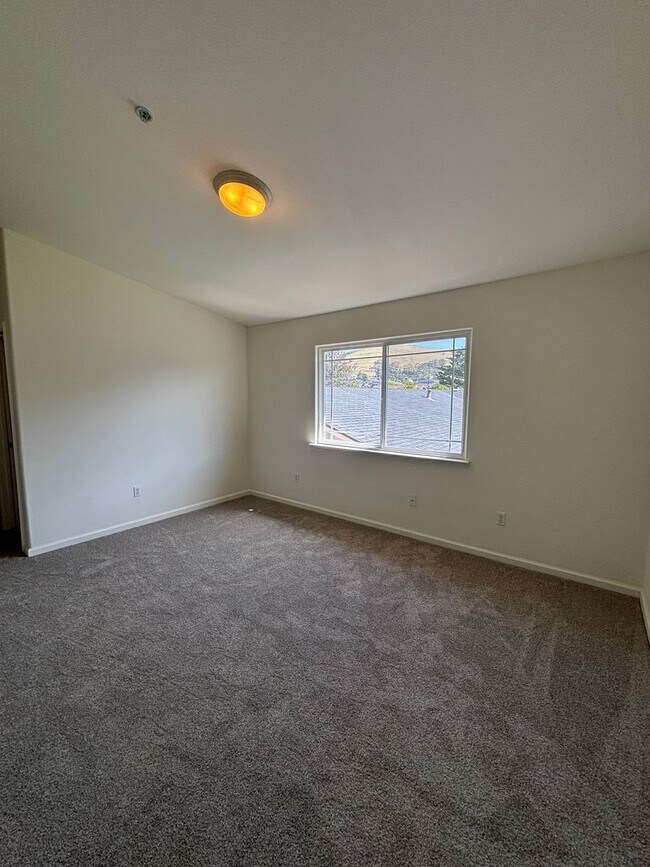 Building Photo - P32000