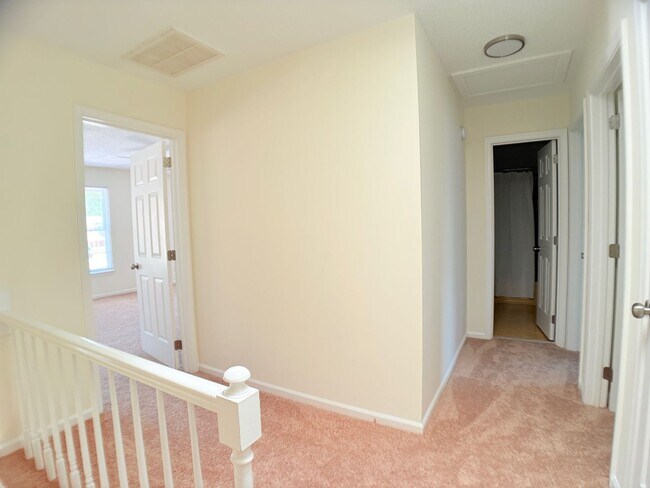 Building Photo - 39 W Wainwright Dr