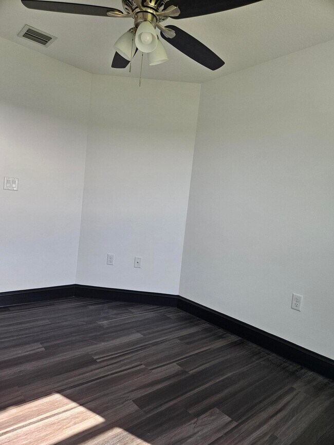 Building Photo - 5101 SE 43rd Trce