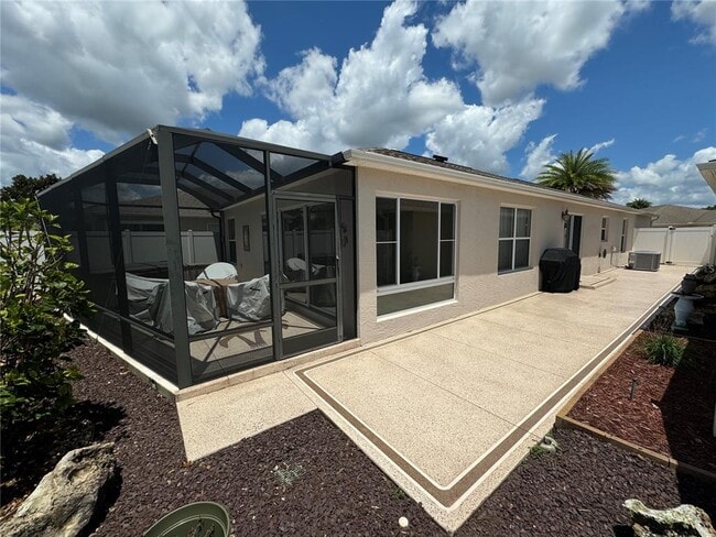 Building Photo - 2272 Vassar Ln