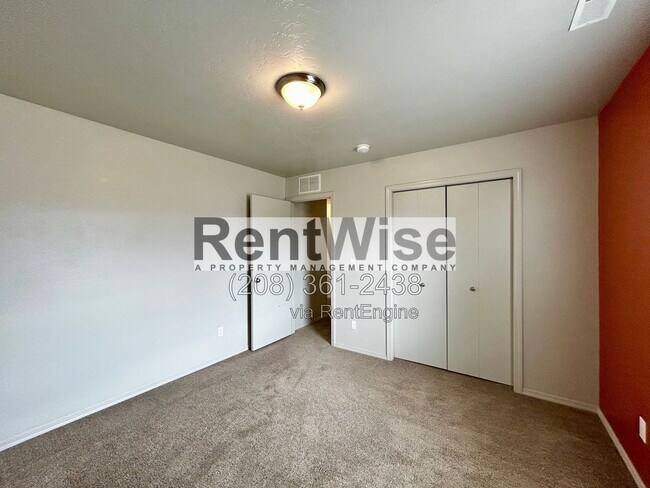Building Photo - 119 E Walcott Lake Dr