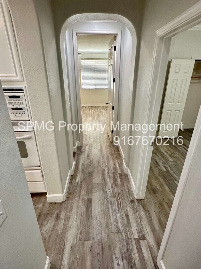 Building Photo - 5755 Bridgecross Dr