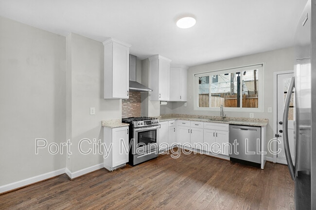 Building Photo - 611 Oldham St