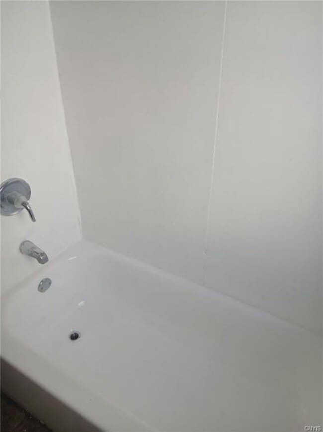 Building Photo - 4 Bedroom Single Family House Available in Syracuse