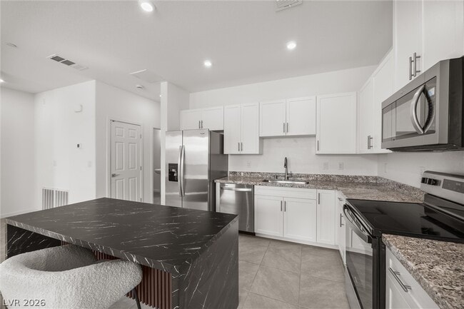 Building Photo - 6118 Garden Oasis St