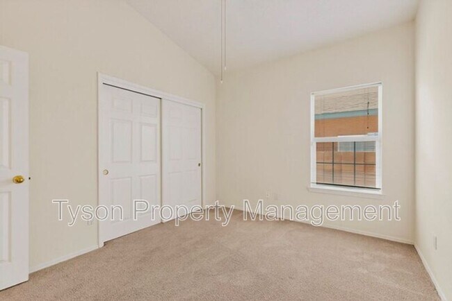 Building Photo - 7411 Peregrine Rd NE