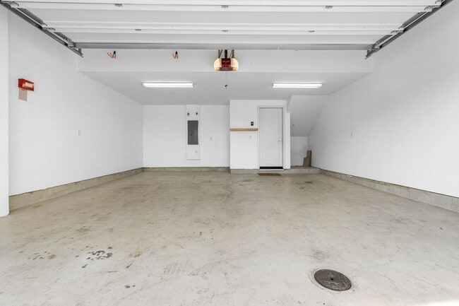 Building Photo - Modern 3 Bedroom 2 Bath Downtown Livermore
