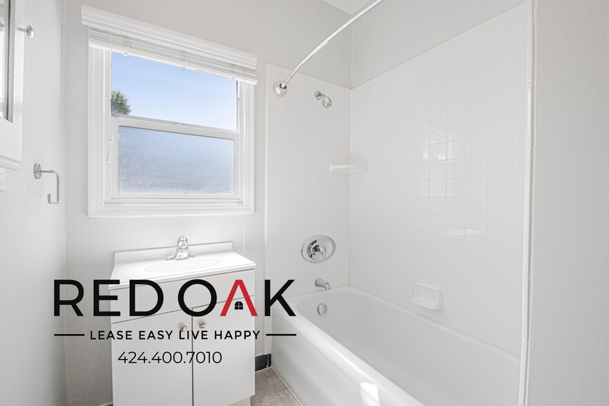 Building Photo - 211 S El Molino Ave