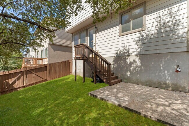 Building Photo - 1230 Nicholas Manor