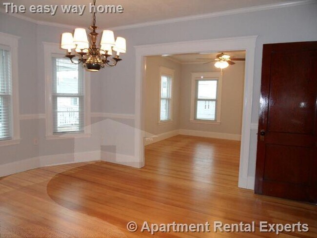 Building Photo - Medford/Tufts 2+ Bedroom - Dishwasher - La...
