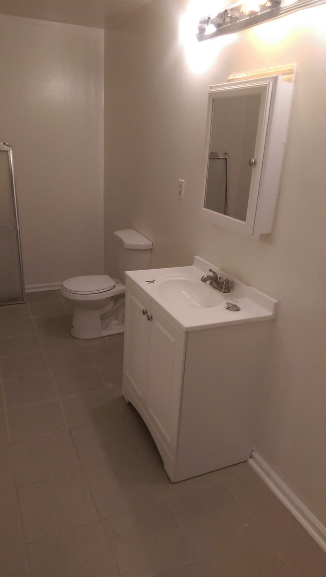 Building Photo - 2102 Chippewa St