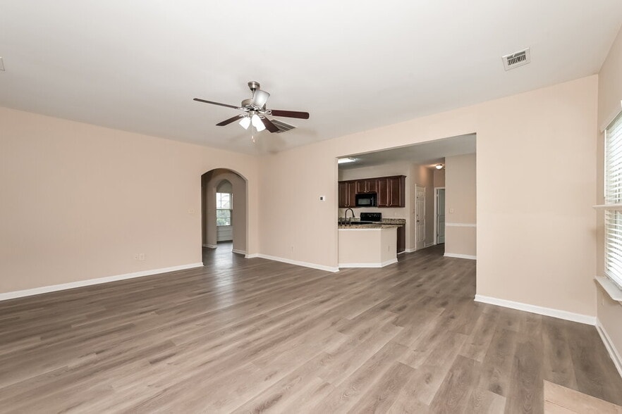 Building Photo - 4075 Whitfield Oak Way NE