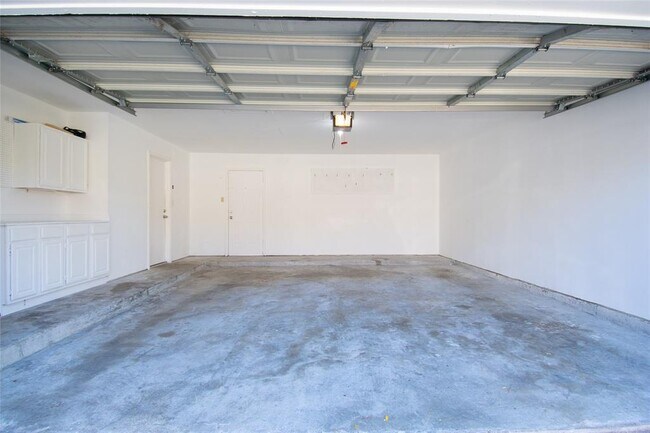 Building Photo - 9010 Arlington Forest Dr
