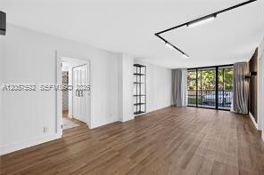 Building Photo - 3301 N Country Club Dr
