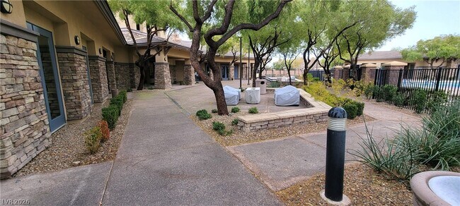 Building Photo - 10465 Saddle Mountain St