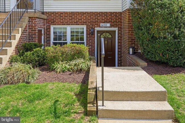 Building Photo - 6032 Old Landing Way