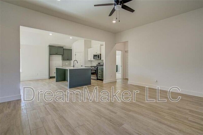 Building Photo - 126 Hope Ave