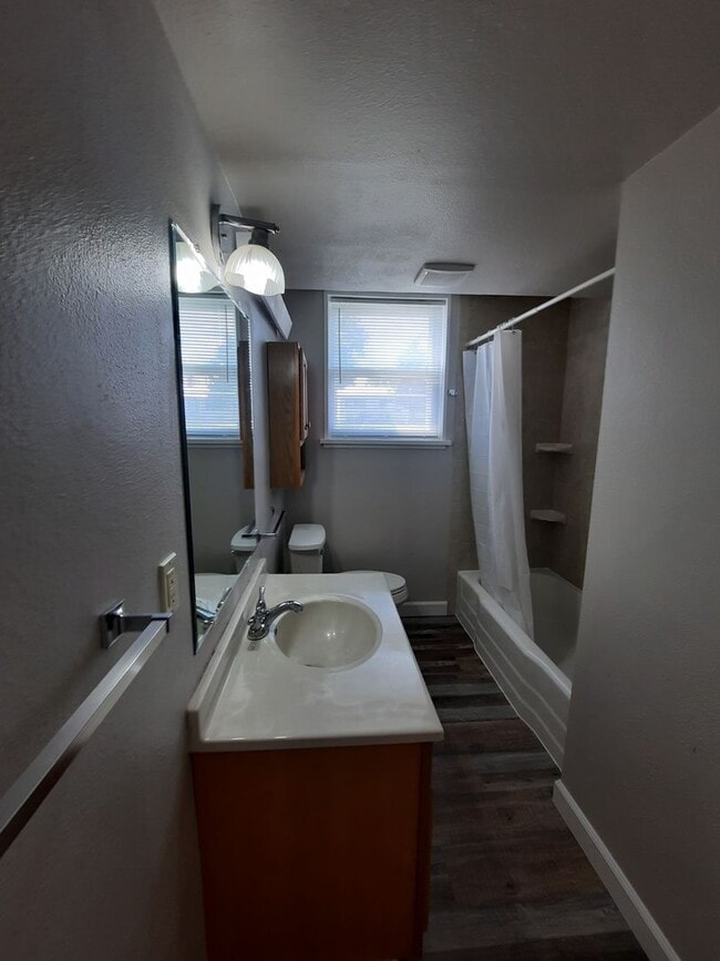 Building Photo - 644 Holcomb Ave
