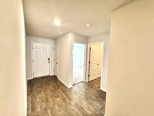 Building Photo - New rental in Brighton Oaks! Conveniently located off Hwy 231, this community conveniently close ...