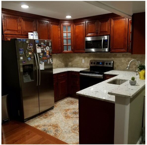 Kitchen - 5200 Hilltop Dr