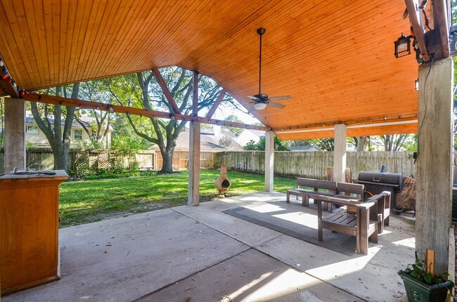 Building Photo - 8310 Hot Springs Dr