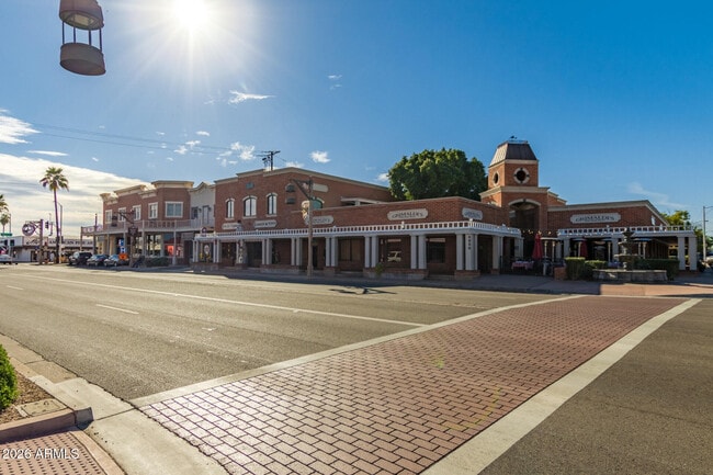 Building Photo - 4610 N 68th St