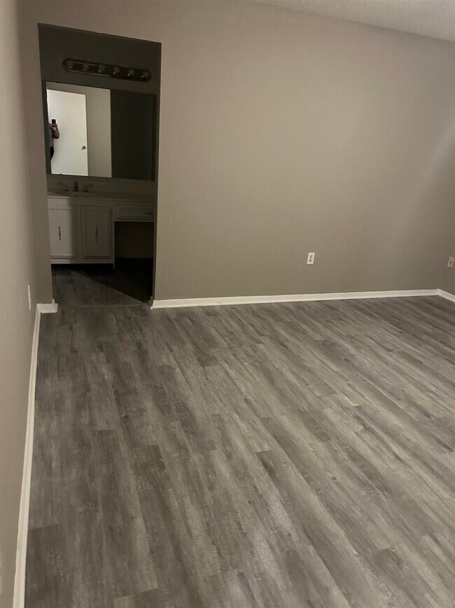 Building Photo - 3635 Chesterwood Dr