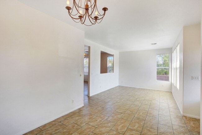 Building Photo - Beautiful 4-Bedroom Home in Gated Summerli...