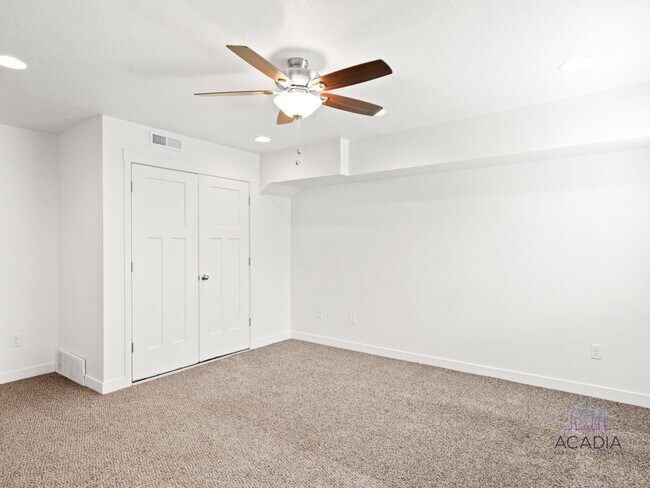 Building Photo - Modern 3BR Apt with Attached Garage & Stunning Mountain Views – Vineyard, UT