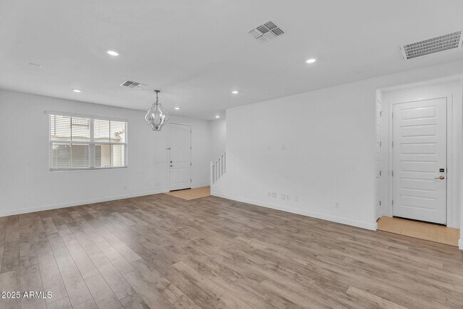 Building Photo - 1159 E Sabino Dr