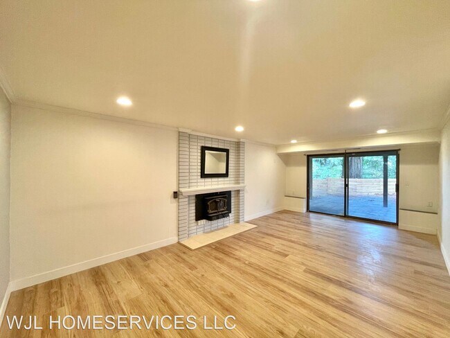 Building Photo - 4 br, 3.5 bath House - 8611 NE 26th Pl