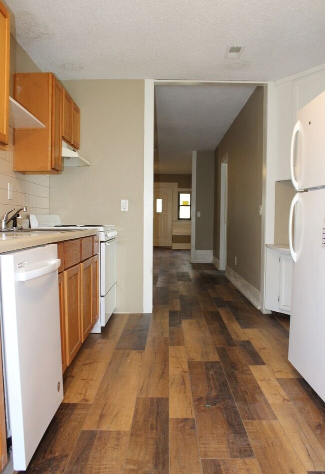 Building Photo - 3 Bedroom - one level