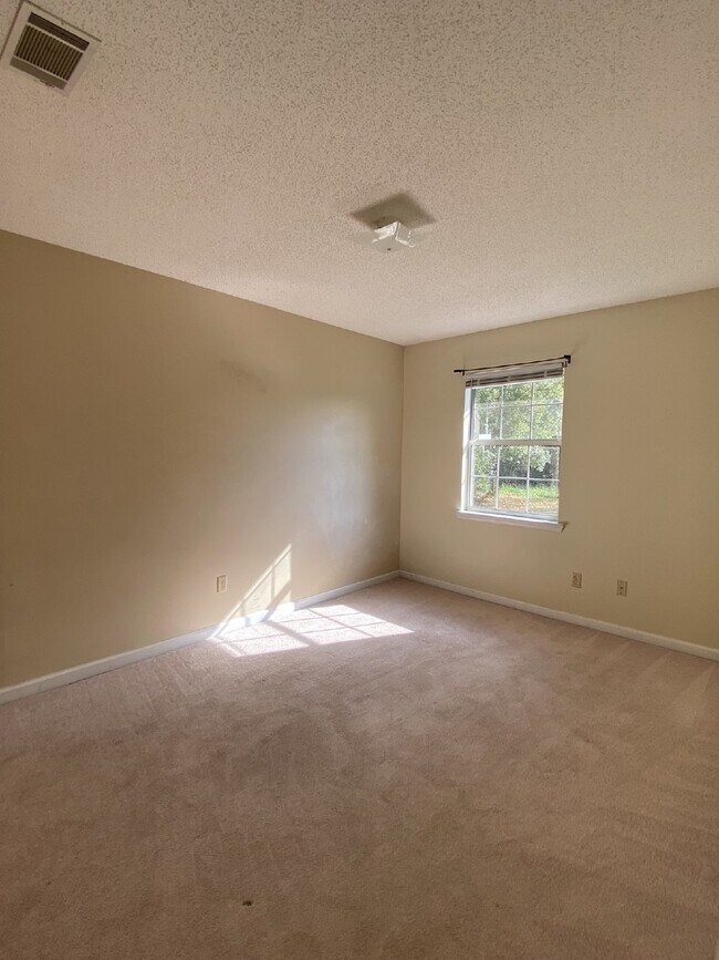 Building Photo - House for Rent