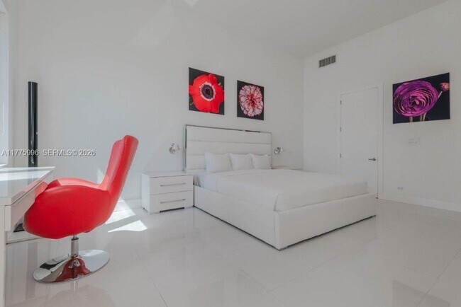 Building Photo - 2301 Collins Ave