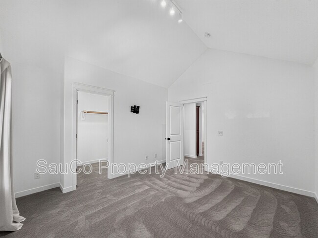 Building Photo - 11971 SW Horizon Blvd