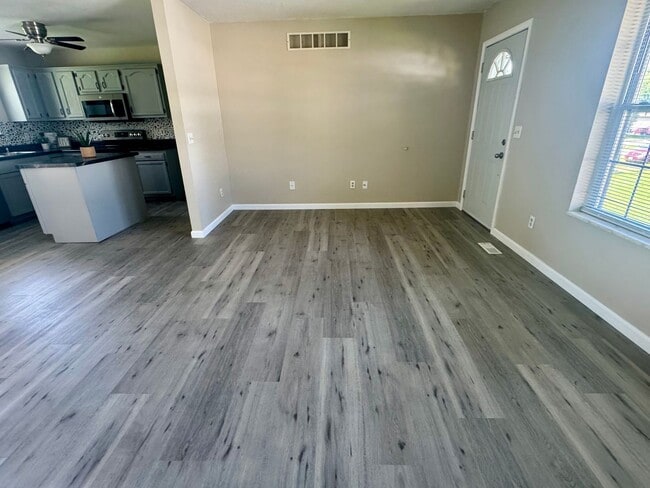 Building Photo - 3 Bedroom 2.5 Bath home in Troy, MO!