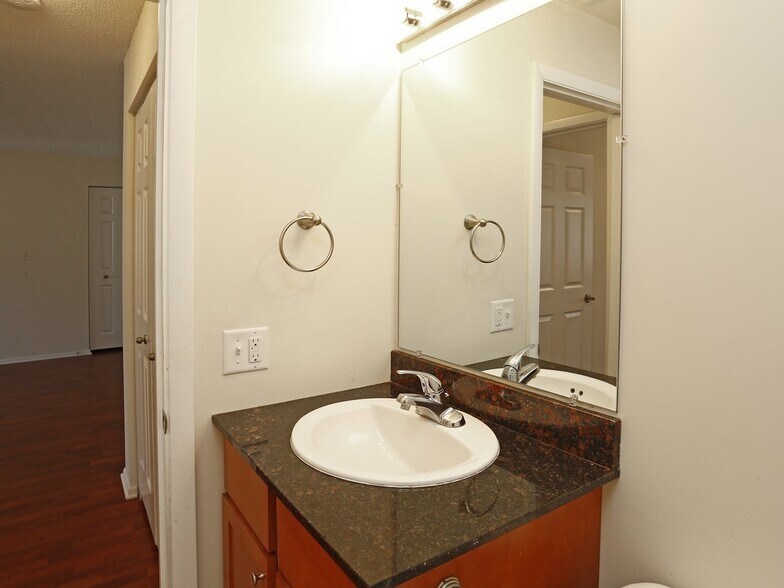 Interior Photo - Granite Falls at Silver Lake-2130