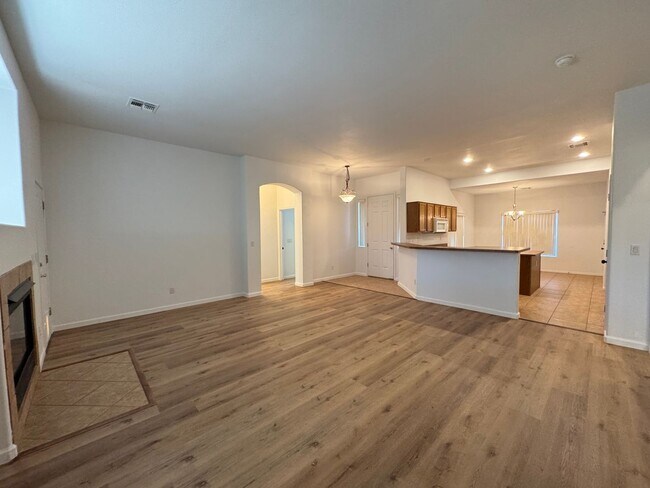 Building Photo - 3 Bed/2 Bath House with Boat Deep 3 Car Garage