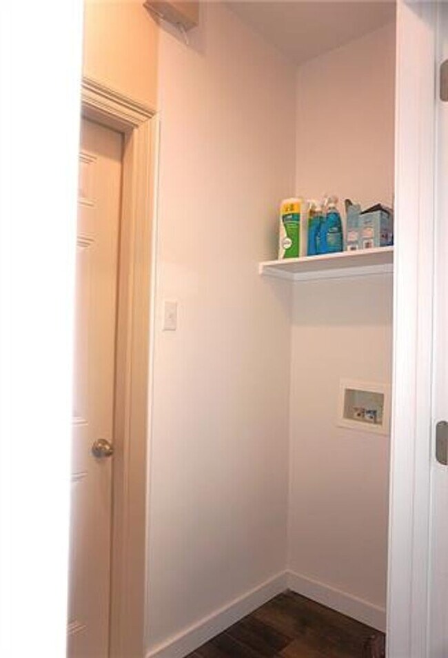 Building Photo - 3 Bedroom, 2 Bath Home