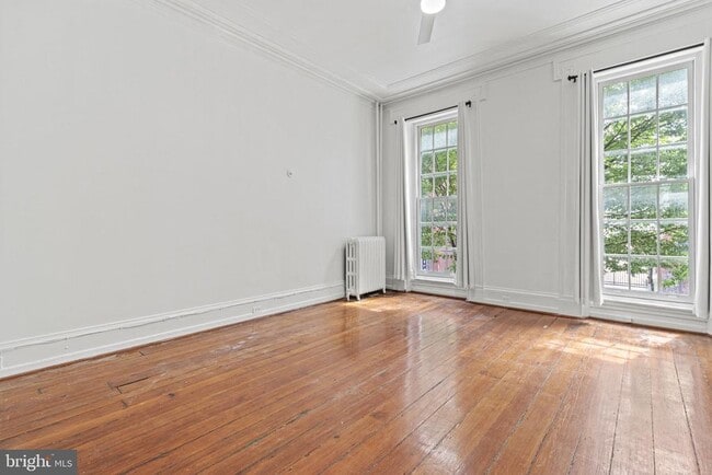Building Photo - 328 S 15th St