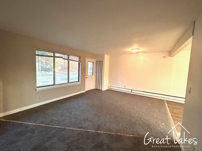 Building Photo - $200 OFF FIRST MONTH'S RENT - Lovely 3 Bed...