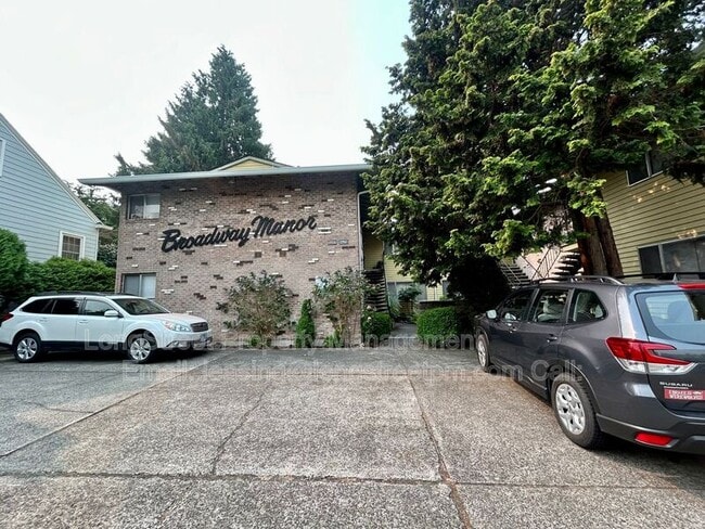 Building Photo - 4606 NE Broadway