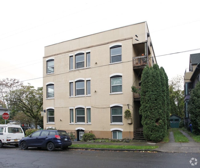 Building Photo - Yamhill Apartments