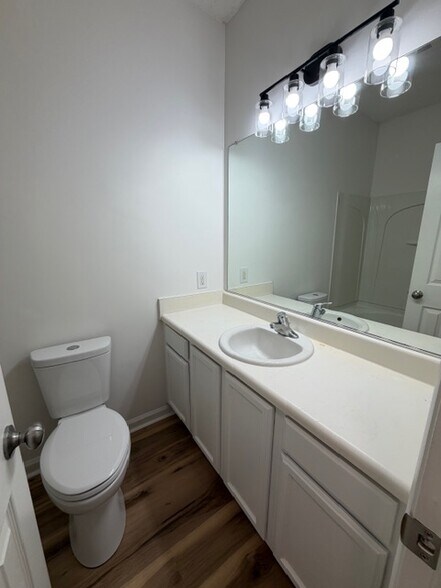 Building Photo - 815 Green Oaks St