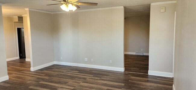 Livingroom 3 - 7706 Berkshire Blvd