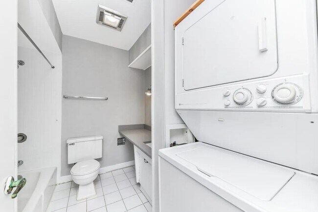 Building Photo - 10308 Circle Dr