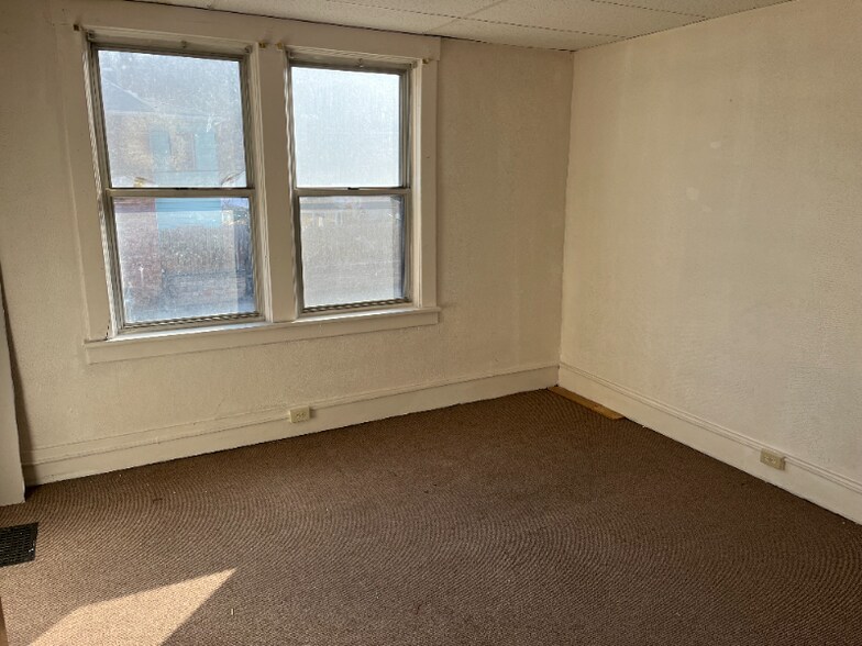 Building Photo - 1619 Lenz Ave