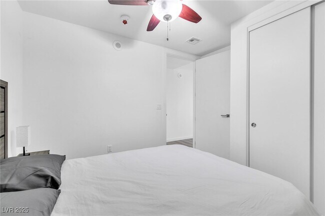 Building Photo - 4471 Dean Martin Dr