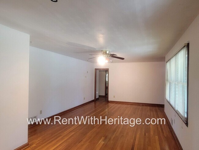 Building Photo - GRAMPA'S BUNGELOW - AWESOME BRICK RANCH WITH FULL UNFINISHED BASEMENT / GREAT LOCATION