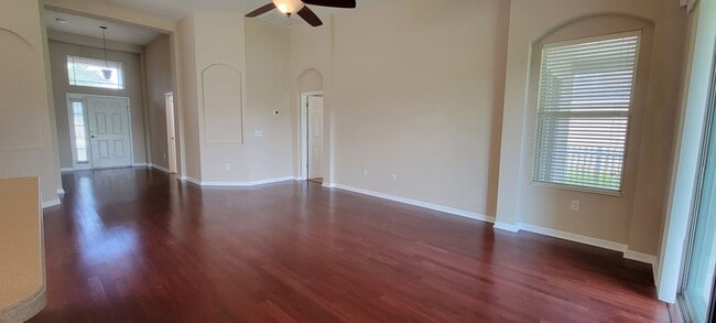 Building Photo - Beautiful 3/2 in Oak Creek